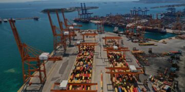 Ανοδικά η διακίνηση containers στον Πειραιά