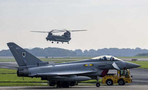 Βρετανία: Στέλνει επιπλέον πολεμικά αεροσκάφη στη Μέση Ανατολή