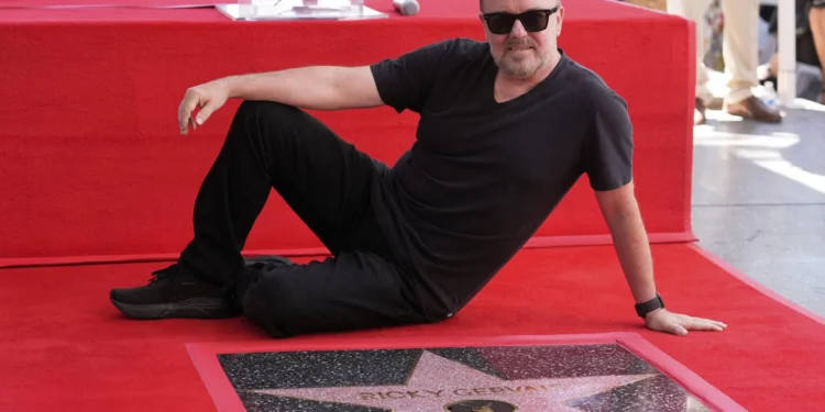 Ο Ρίκι Τζερβέιζ τιμήθηκε με αστέρι στη Λεωφόρο της Δόξας στο Χόλυγουντ
