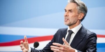 Οδηγείται σε πρόωρες βουλευτικές εκλογές μετά την κατάρρευση της κυβέρνησης