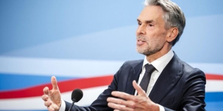 Οδηγείται σε πρόωρες βουλευτικές εκλογές μετά την κατάρρευση της κυβέρνησης