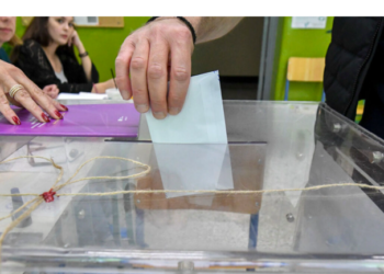 Interview poll shows SYRIZA outside Parliament for the first time with 2.9% voting intention