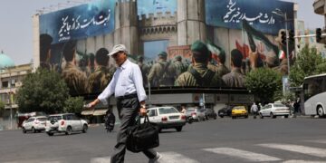 Πώς το Ισραήλ προσπάθησε να αποσταθεροποιήσει το καθεστώς της Τεχεράνης τηλεφωνώντας σε Ιρανούς αξιωματούχους