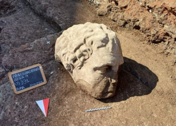 Μεγάλη μαρμάρινη κεφαλή ανακαλύφθηκε στην αγορά του Τραϊανού