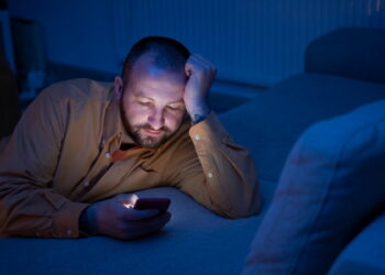 Ειδικοί αποκαλύπτουν τους 3 κοινούς λόγους που ξυπνάτε συχνά ύστερα από 6 ώρες