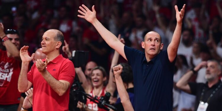 «Είμαστε περήφανοι, πήρατε το πιο μάγκικο πρωτάθλημα»