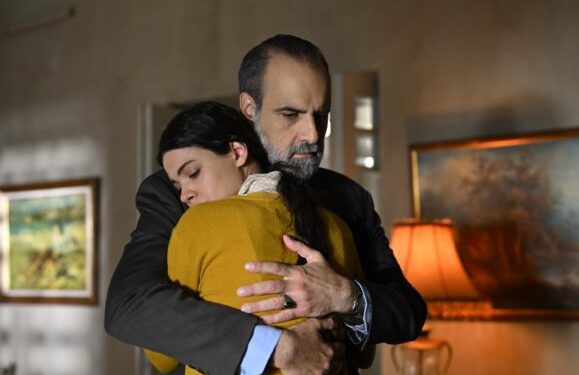 Η Δώρα λέει στον Μαρκόπουλο ότι δεν είναι κόρη της Καλλιόπης