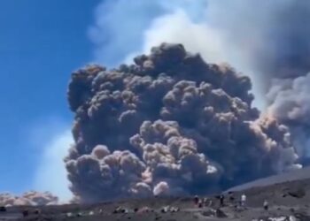 Νέα έκρηξη της Αίτνας λόγω εσωτερικής κατάρρευσης του νοτιοανατολικού κρατήρα του ηφαιστείου