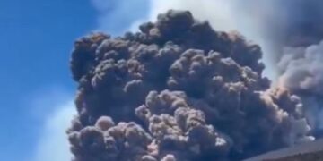 Νέα έκρηξη της Αίτνας λόγω εσωτερικής κατάρρευσης του νοτιοανατολικού κρατήρα του ηφαιστείου