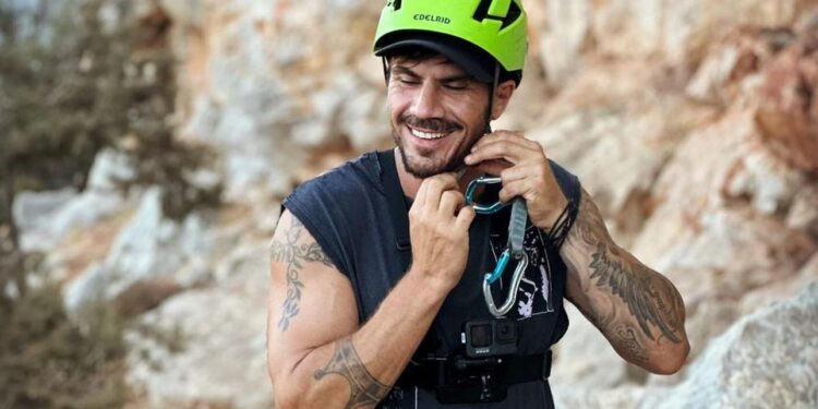 Άκης Πετρετζίκης: Η φωτογραφία με τα παιδιά του για την «Γιορτή του Πατέρα»