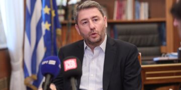 Χαμηλοί μισθοί και αυξημένο κόστος ζωής αποτρέπουν την επιστροφή των νέων στην πατρίδα μας