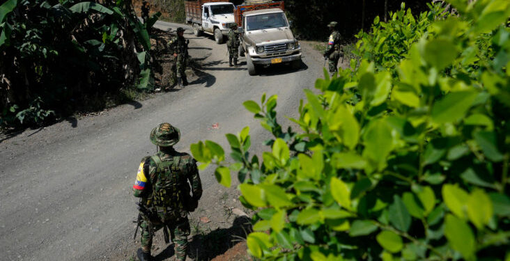 Παράταξη αντιφρονούντων των πρώην FARC αναλαμβάνει την ευθύνη για σειρά επιθέσεων με 7 νεκρούς