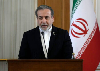 Αμπάς Αραγτσί: «Θα σταματήσουμε τις επιθέσεις εάν το Ισραήλ τερματίσει τους βομβαρδισμούς