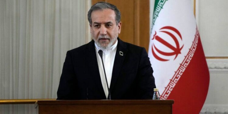 Αμπάς Αραγτσί: «Θα σταματήσουμε τις επιθέσεις εάν το Ισραήλ τερματίσει τους βομβαρδισμούς