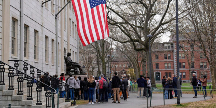 Η κυβέρνηση Τραμπ αναμένει συμφωνία με το Χάρβαρντ έως τα τέλη Ιουνίου