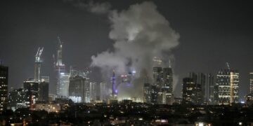 Αναφορές για έναν νεκρό και πάνω από 40 τραυματίες από την επίθεση του Ιράν στο Ισραήλ