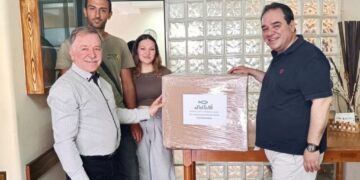 H «ΑΠΟΣΤΟΛΗ» με την Eurobank παρέδωσαν σε νέους γονείς της Καλύμνου βρεφικά είδη