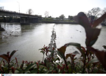 Διασωληνωμένα τα δύο παιδιά που ανασύρθηκαν από τον ποταμό Άραχθο