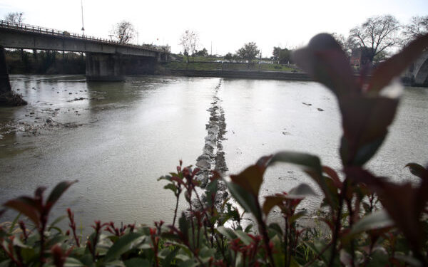 Διασωληνωμένα τα δύο παιδιά που ανασύρθηκαν από τον ποταμό Άραχθο