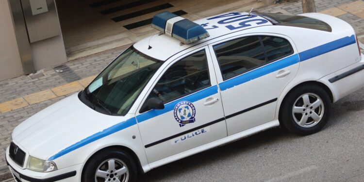 Συνελήφθησαν 2 άτομα που απείλησαν ασθενή με ψεύτικο όπλο