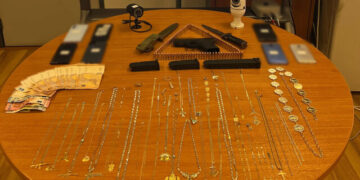 ELAS found weapons, and cartridges in houses and warehouses in Megara – 23 year old woman arrested