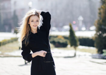 Η χήρα νύφη του προσπαθεί να αντικαταστήσει τον αδελφό του με εκείνον