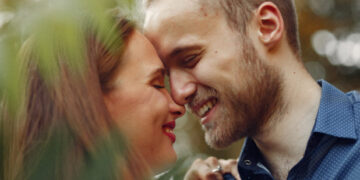 Οι 5 συμπεριφορές ενός άνδρα που σέβεται μία γυναίκα και θέλει το καλύτερο για εκείνη