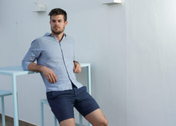 Οι άνδρες που νιώθουν ανασφάλεια για το ύψος τους, συνήθως έχουν αυτές τις 8 συνήθειες χωρίς να το συνειδητοποιούν