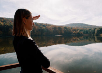 Οι άνθρωποι που δυσκολεύονται να πιστέψουν στον εαυτό τους, συχνά περνούσαν αυτά τα 7 πράγματα ως παιδιά