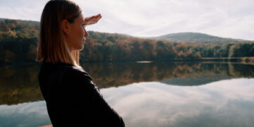 Οι άνθρωποι που δυσκολεύονται να πιστέψουν στον εαυτό τους, συχνά περνούσαν αυτά τα 7 πράγματα ως παιδιά