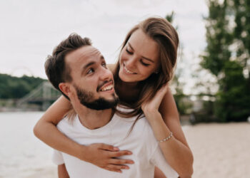 Τα 5 διακριτικά σημάδια που μπορούν να προβλέψουν με 100% βεβαιότητα αν ένας γάμος θα αντέξει