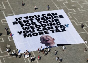Βενετία: «Θύελλα» διαμαρτυριών για τον υπερπολυτελή γάμο του Μπέζος