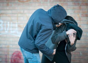 Θεσσαλονίκη: Συνελήφθη 16χρονος που έσβησε τσιγάρο στην πλάτη 13χρονου