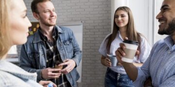 Οι 10 έξυπνες φράσεις που μπορείτε να χρησιμοποιήσετε για να βάλετε «στη θέση του» κάποιον που είναι αγενής