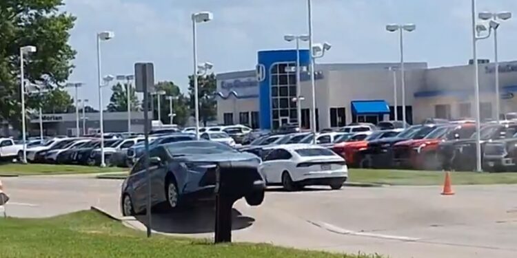 ΗΠΑ: Αυτοκίνητο «απογειώθηκε» λόγω παραμόρφωσης του οδοστρώματος λόγω καύσωνα