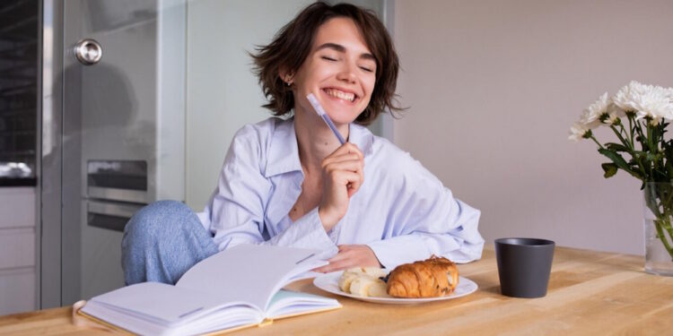 Γυναίκα έχασε 15 κιλά σε 4 μήνες αποκαλύπτει τις 10 συνήθειες που την βοήθησαν στην απώλεια βάρους – «Η πρωτεΐνη είναι απαραίτητη σε κάθε γεύμα»