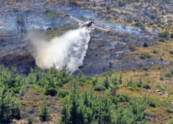 Νέα φωτογραφία από δορυφόρο αποτυπώνει την καταστροφή στο νησί – Μέχρι τα Χανιά έφτασαν οι καπνοί