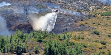 Νέα φωτογραφία από δορυφόρο αποτυπώνει την καταστροφή στο νησί – Μέχρι τα Χανιά έφτασαν οι καπνοί