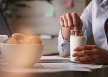 Οι 2 τρόποι για να διαχειριστείτε τα ενοχλητικά συμπτώματα, σύμφωνα με γιατρό