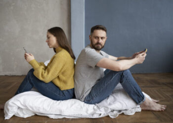 Τα 6 ανεπαίσθητα λάθη που καταστρέφουν ακόμη και τους ευτυχισμένους γάμους, σύμφωνα με ειδικούς