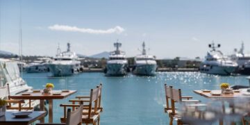 Καλοκαίρι στο Cova Astir Marina σημαίνει aperitivo, ιταλική φινέτσα και γαλάζια θέα