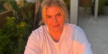 Δανάη Μπάρκα: Οι βουτιές στην πισίνα πριν από την θεατρική της πρεμιέρα