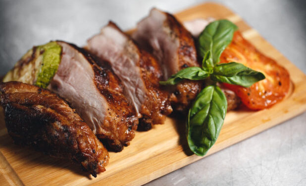 Συνταγή για χοιρινό ψητό με ακαταμάχητη γεύση