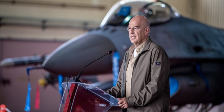 Στη Χάγη ο Νίκος Δένδιας