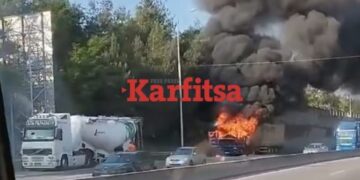 Θεσσαλονίκη: Νταλίκα τυλίχθηκε στις φλόγες στο Δερβένι