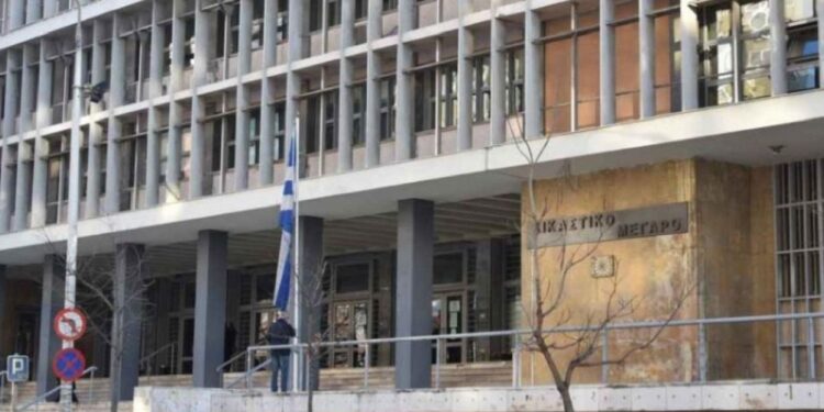 Θεσσαλονίκη: Ελεύθερος με όρους ο 34χρονος που κλώτσησε και πάτησε με το αυτοκίνητο ένα γατάκι
