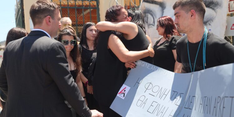 Άρχισε η δίκη για τη δολοφονία της Κυριακής Γρίβα έξω από το Αστυνομικό Τμήμα Αγ. Αναργύρων