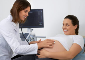 Είναι έγκυος και η πεθερά της θέλει να κάνει κουμάντο στα πάντα