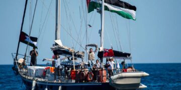 Στο αεροδρόμιο του Τελ Αβίβ οι ακτιβιστές από το ιστιοφόρο Madleen – Το Ισραήλ προχωρά σε απελάσεις