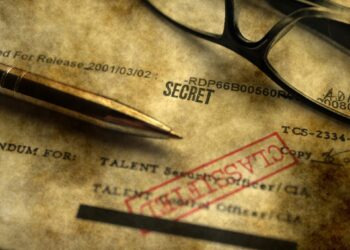 Ένας πεζοναύτης και 7.000 σελίδες που καίνε 3 προέδρους